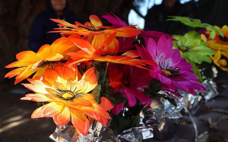 Bajas ventas de arreglos florales este año para Día de Muertos - La Voz de  la Frontera | Noticias Locales, Policiacas, sobre México, Mexicali, Baja  California y el Mundo