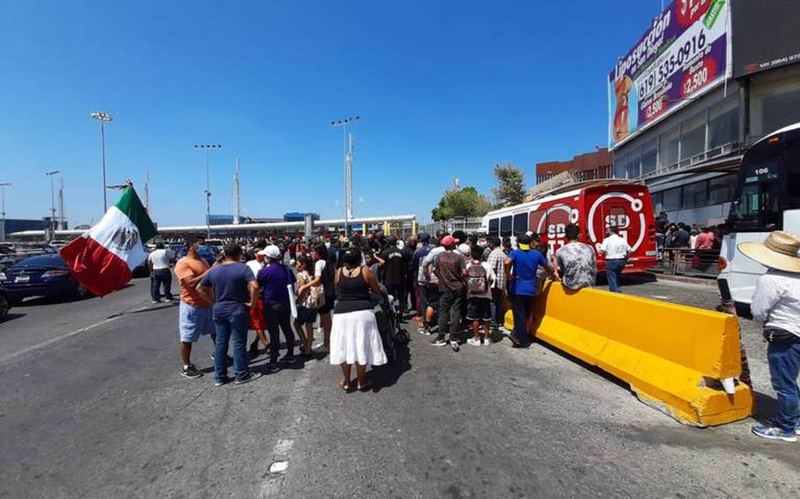 VIDEO Migrantes llegan a garita de San Ysidro tras falsa